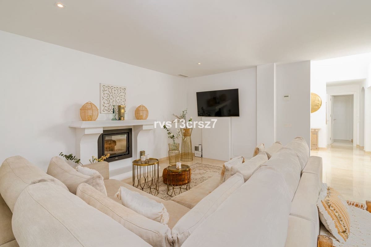 4 makuuhuone Huvila myytävänä paikassa El Rosario mukana uima-altaan - 1 649 000 € (Ref: 9664008)