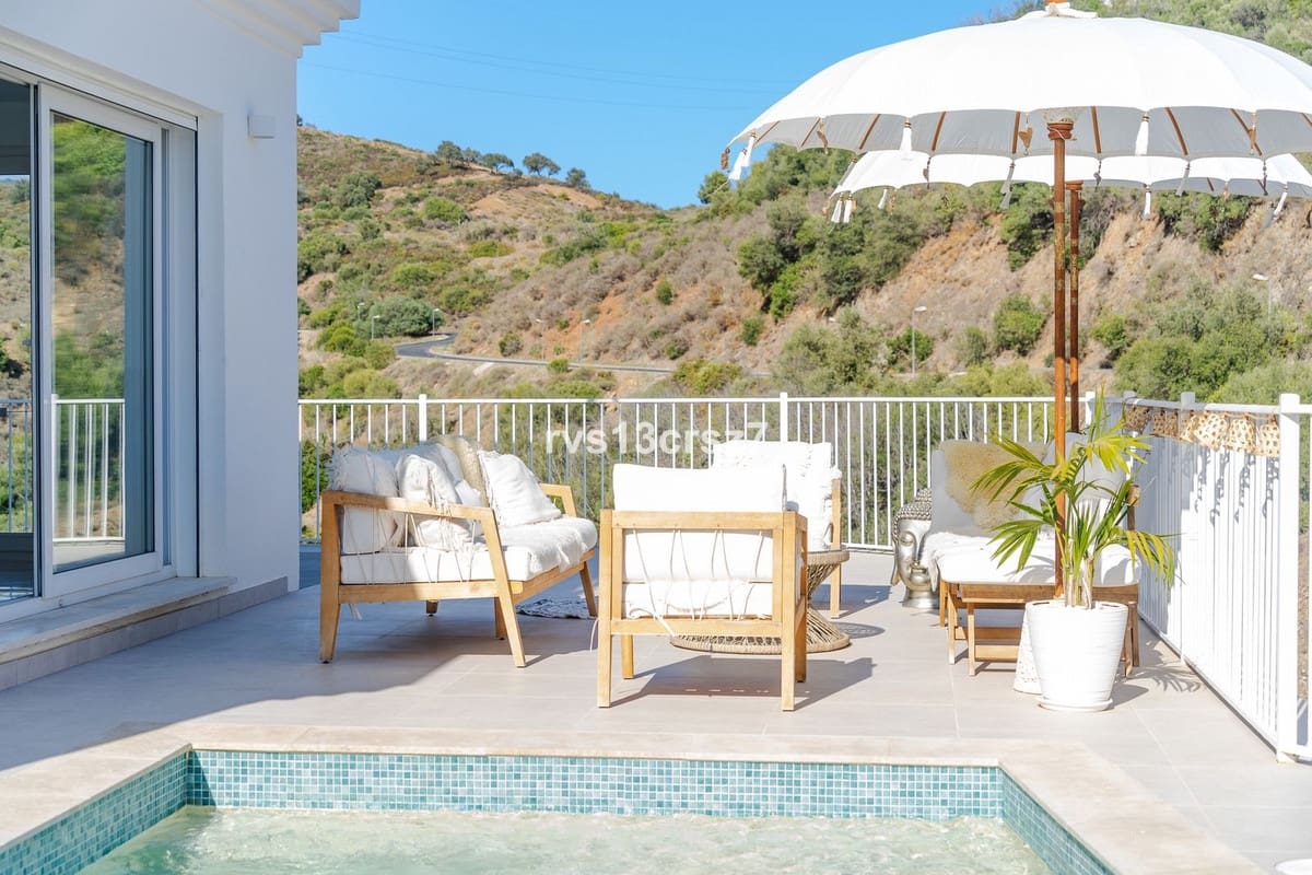 4 makuuhuone Huvila myytävänä paikassa El Rosario mukana uima-altaan - 1 649 000 € (Ref: 9664008)