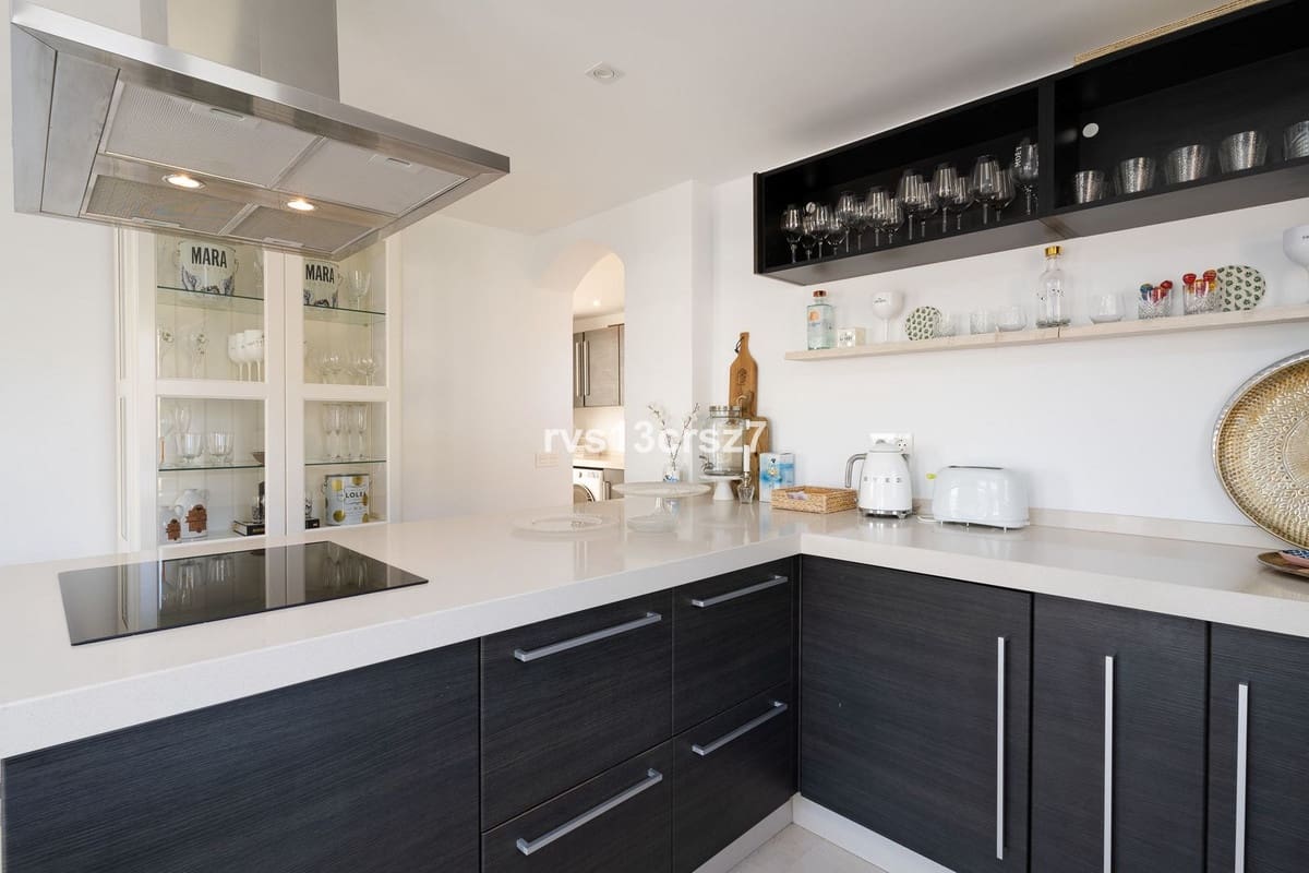 4 makuuhuone Huvila myytävänä paikassa El Rosario mukana uima-altaan - 1 649 000 € (Ref: 9664008)