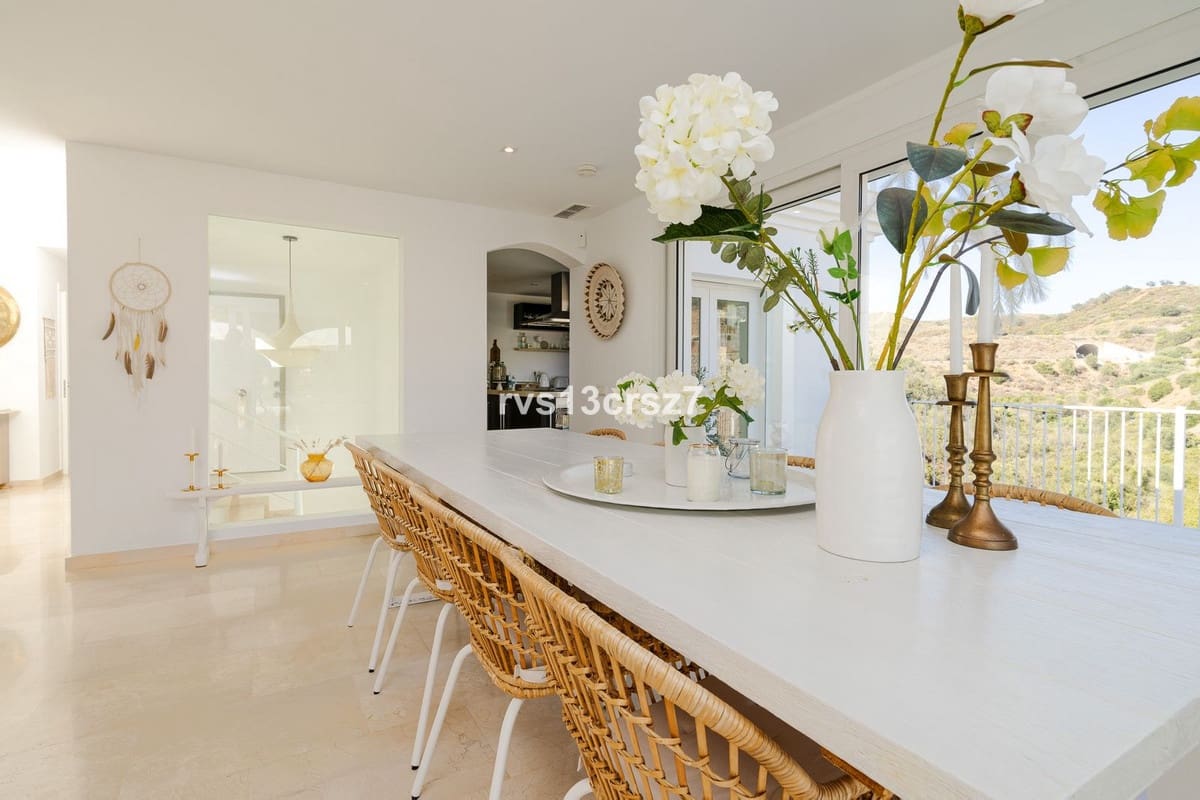 4 makuuhuone Huvila myytävänä paikassa El Rosario mukana uima-altaan - 1 649 000 € (Ref: 9664008)