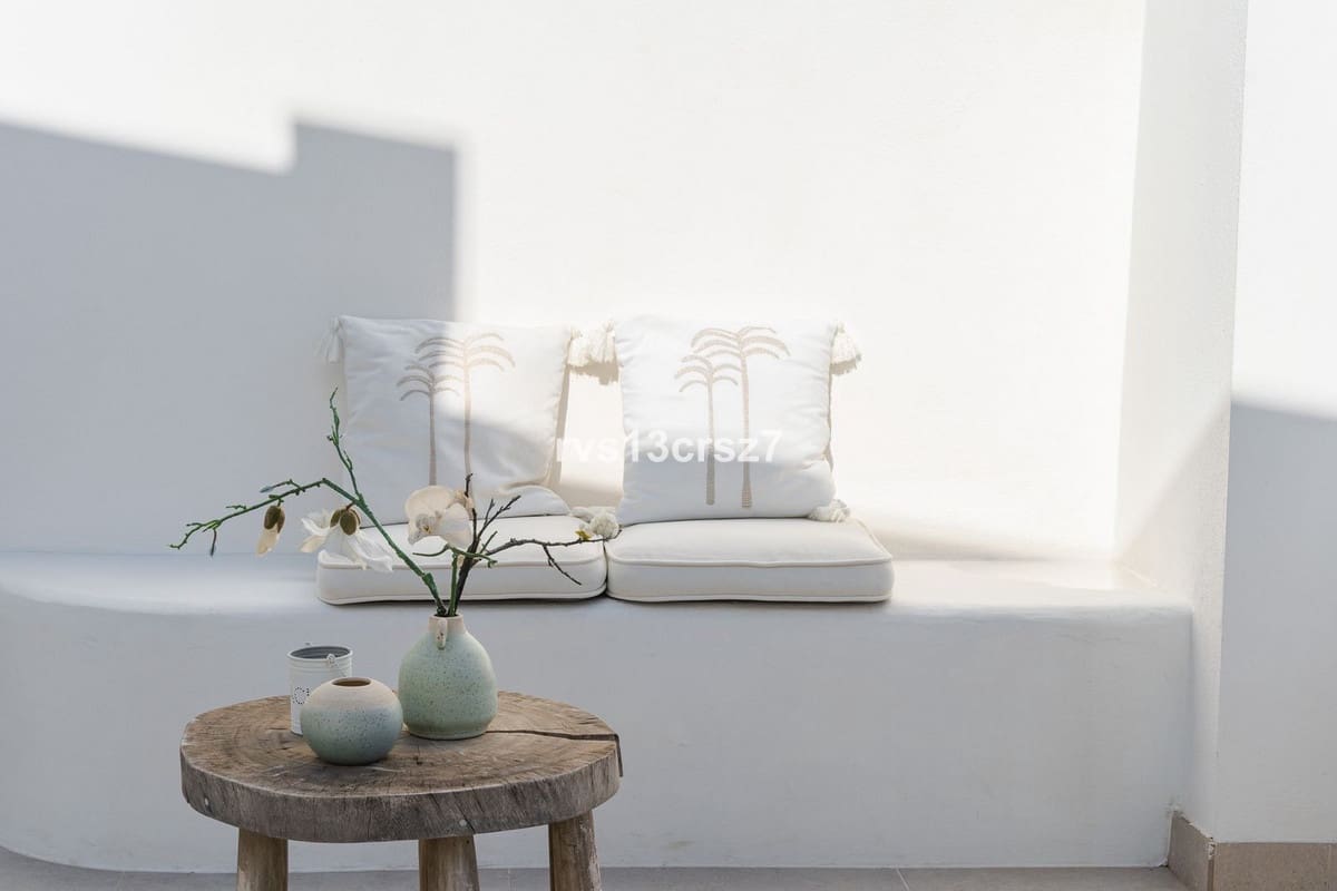 4 makuuhuone Huvila myytävänä paikassa El Rosario mukana uima-altaan - 1 649 000 € (Ref: 9664008)