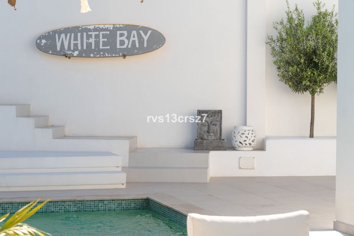 4 makuuhuone Huvila myytävänä paikassa El Rosario mukana uima-altaan - 1 649 000 € (Ref: 9664008)