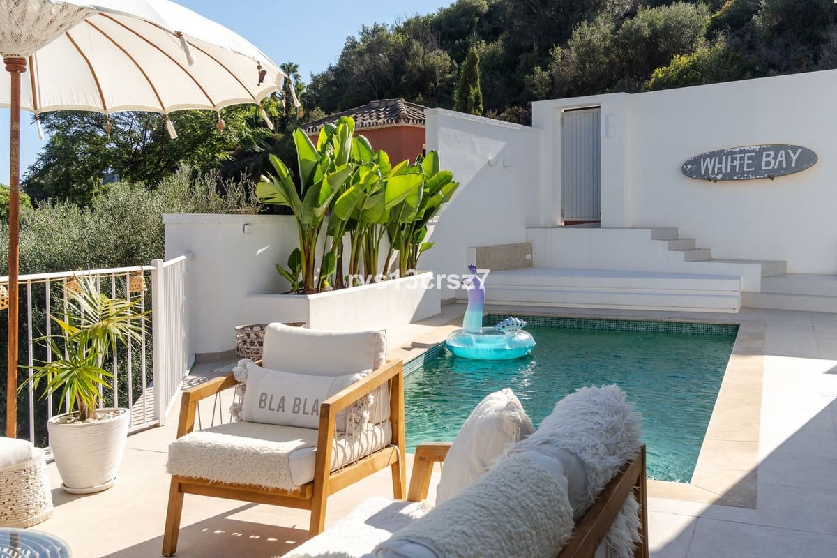 4 makuuhuone Huvila myytävänä paikassa El Rosario mukana uima-altaan - 1 649 000 € (Ref: 9664008)