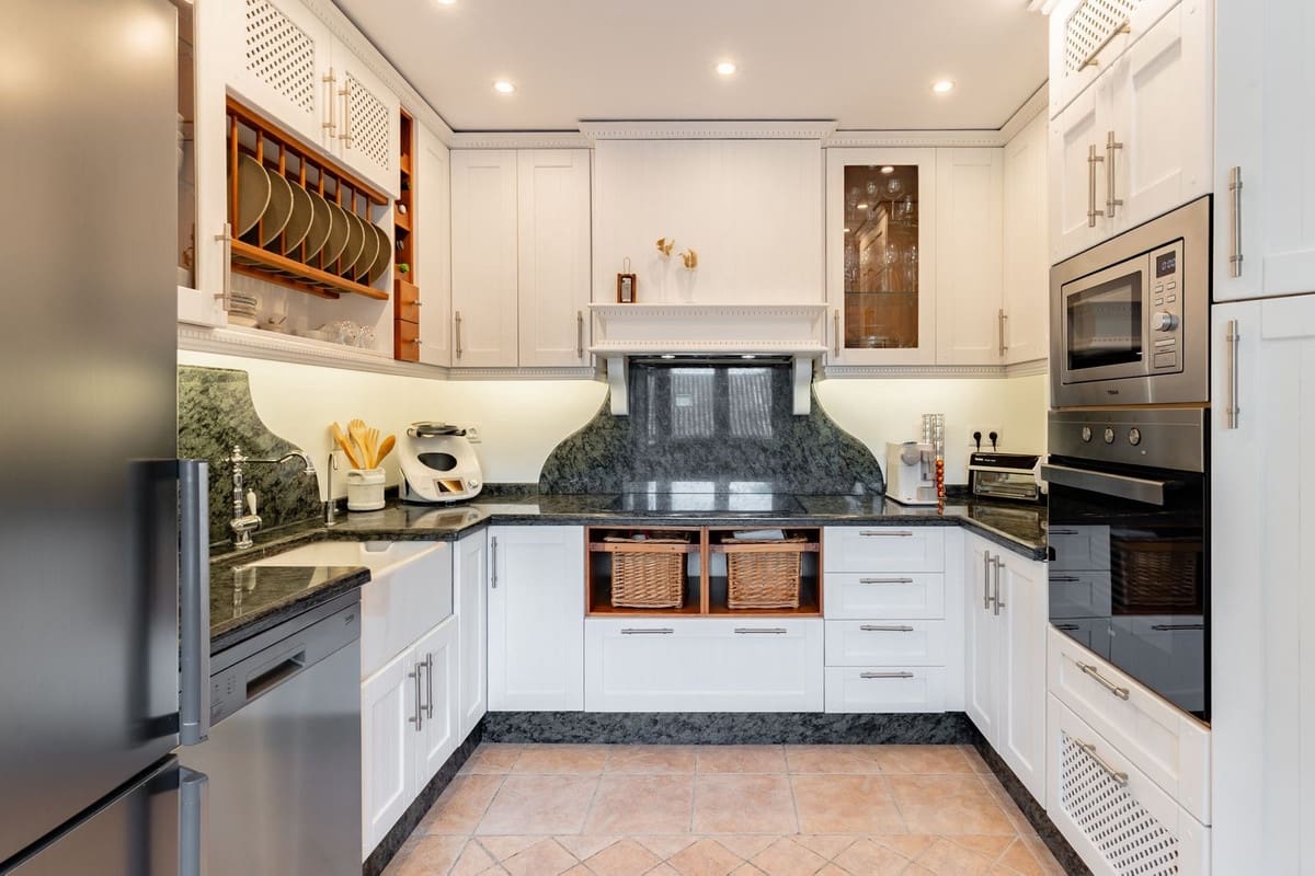 4 bedroom Villa for sale in Mijas Costa with pool garage - € 1,449,000 (Ref: 9664009)