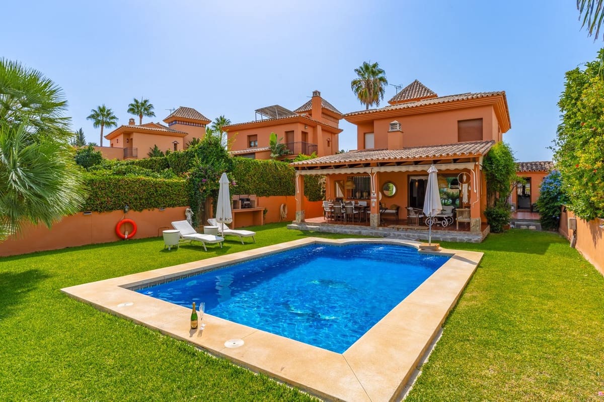 4 bedroom Villa for sale in Mijas Costa with pool garage - € 1,449,000 (Ref: 9664009)