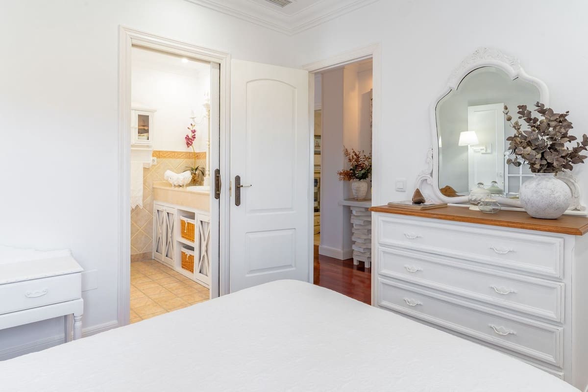 4 bedroom Villa for sale in Mijas Costa with pool garage - € 1,449,000 (Ref: 9664009)