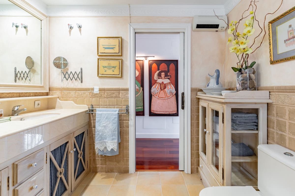 4 bedroom Villa for sale in Mijas Costa with pool garage - € 1,449,000 (Ref: 9664009)