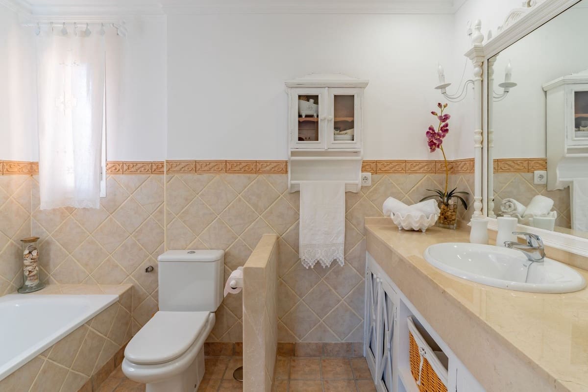 4 bedroom Villa for sale in Mijas Costa with pool garage - € 1,449,000 (Ref: 9664009)