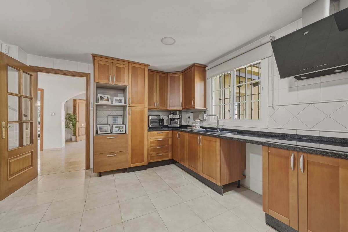 Chalet de 5 habitaciones en Mijas Golf en venta con piscina - 810.000 € (Ref: 9664011)