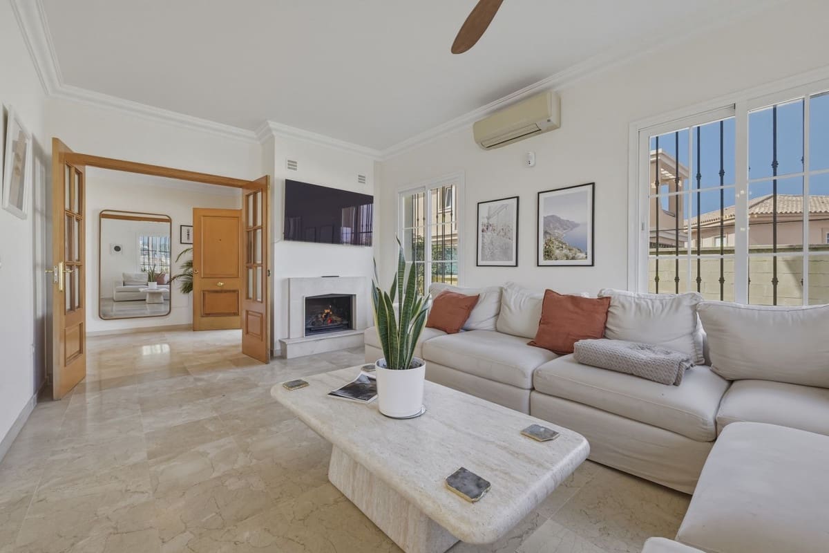 Chalet de 5 habitaciones en Mijas Golf en venta con piscina - 810.000 € (Ref: 9664011)