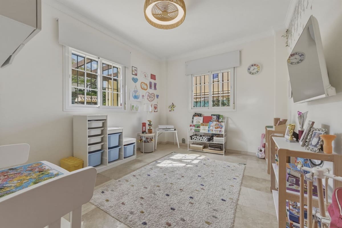 Chalet de 5 habitaciones en Mijas Golf en venta con piscina - 810.000 € (Ref: 9664011)