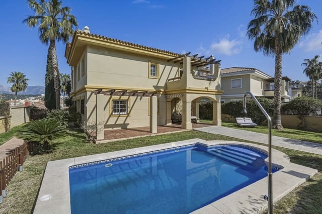 Chalet de 5 habitaciones en Mijas Golf, Mijas en venta con piscina - 810.000 € (Ref: 9664011)