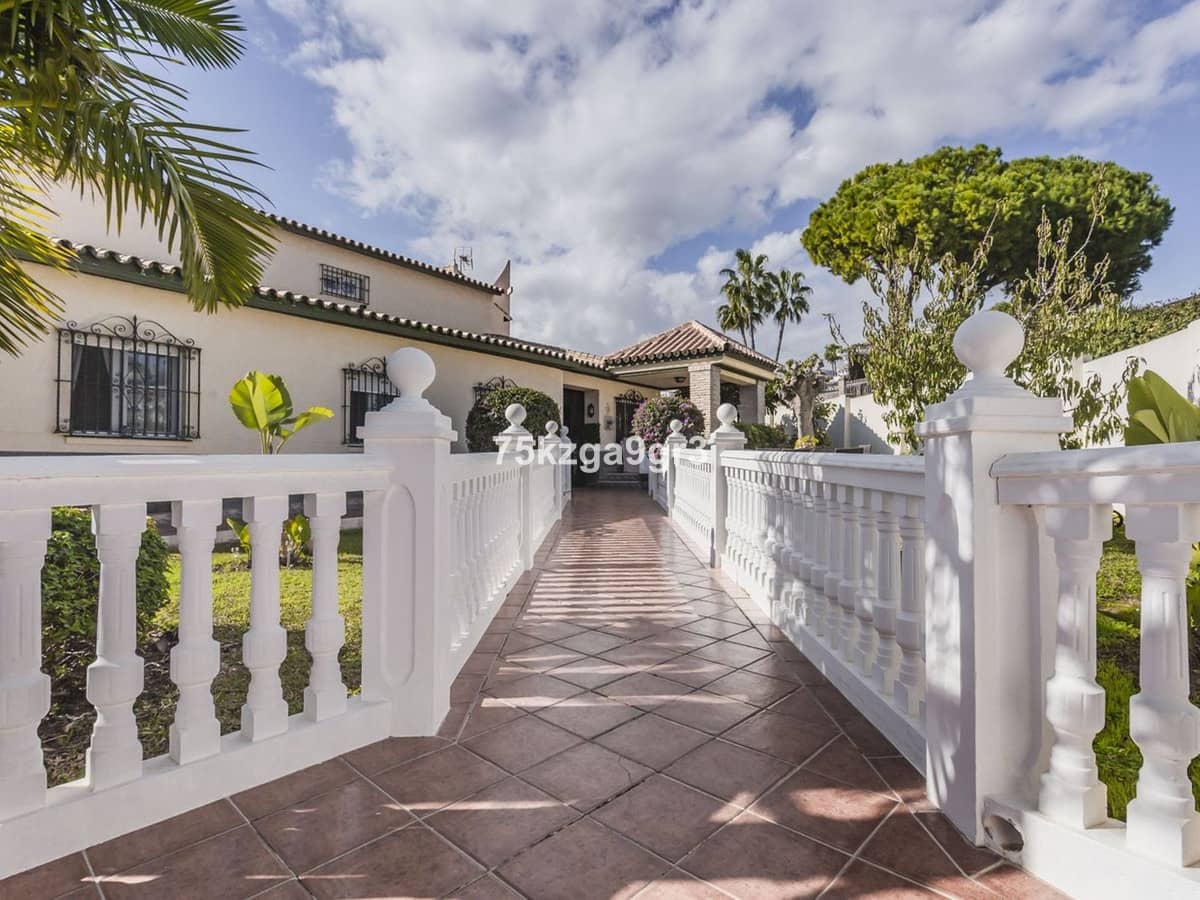 6 sypialnia Willa na sprzedaż w Benalmadena Costa z basenem - 998 000 € (Ref: 9664012)