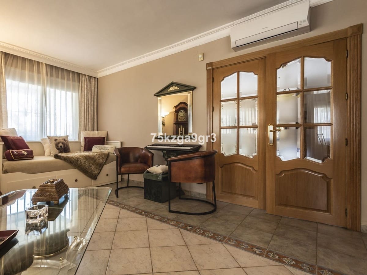 6 sypialnia Willa na sprzedaż w Benalmadena Costa z basenem - 998 000 € (Ref: 9664012)