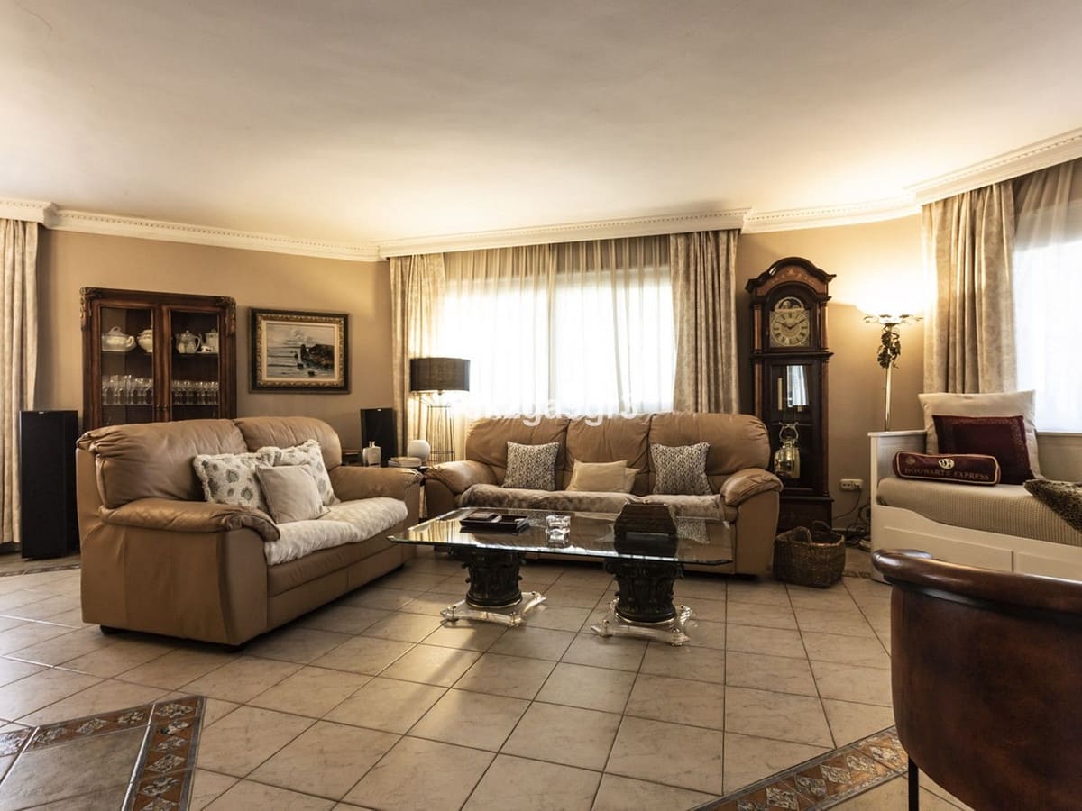 6 sypialnia Willa na sprzedaż w Benalmadena Costa z basenem - 998 000 € (Ref: 9664012)