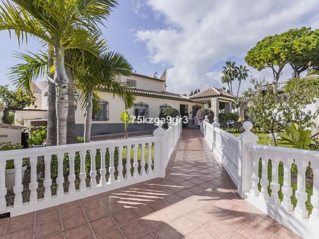 6 sypialnia Willa na sprzedaż w Benalmadena Costa, Benalmádena z basenem - 998 000 € (Ref: 9664012)