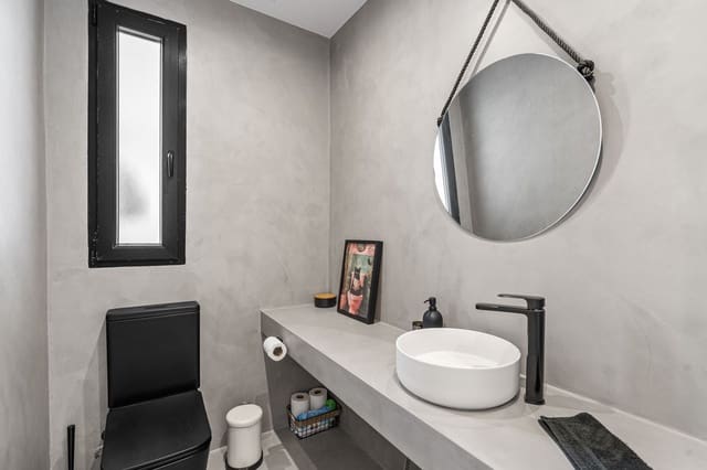 5 Zimmer Villa zu verkaufen in Centro, Estepona - 995.000 € (Ref: 9664013)