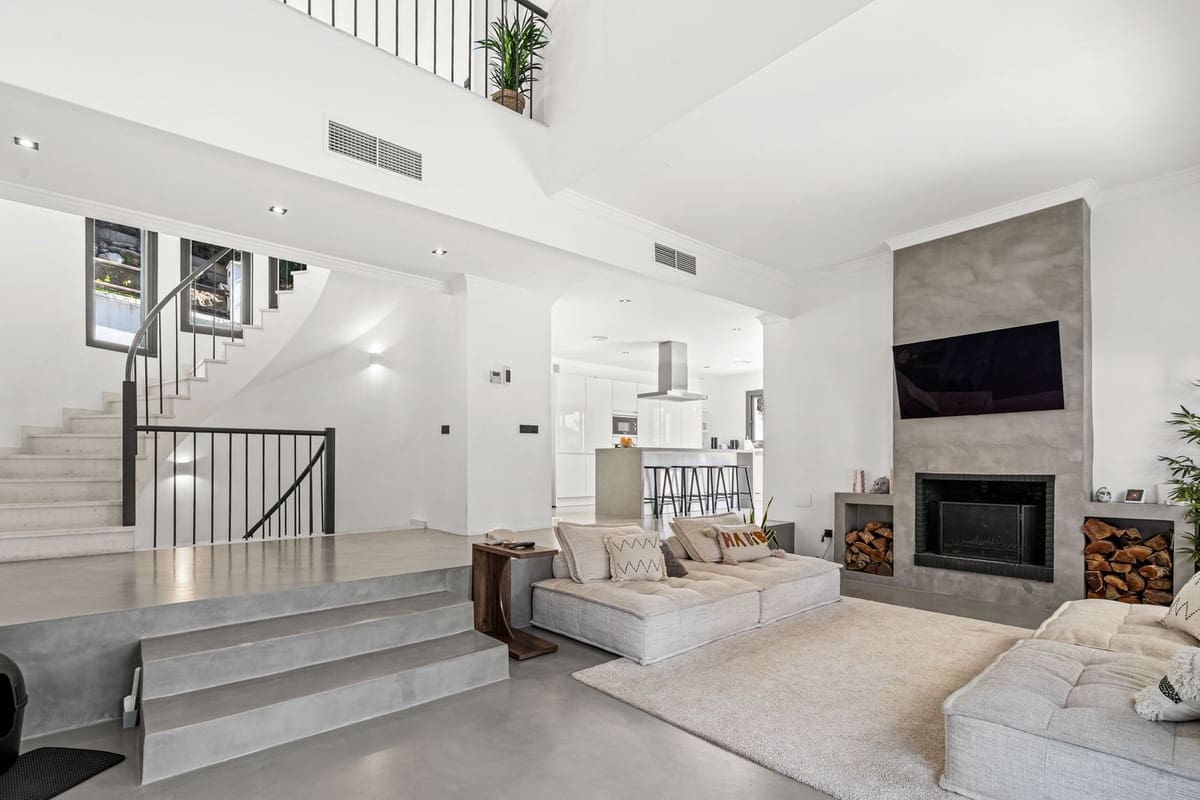 5 Zimmer Villa zu verkaufen in Estepona - 995.000 € (Ref: 9664013)