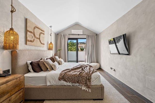 5 Zimmer Villa zu verkaufen in Centro, Estepona - 995.000 € (Ref: 9664013)