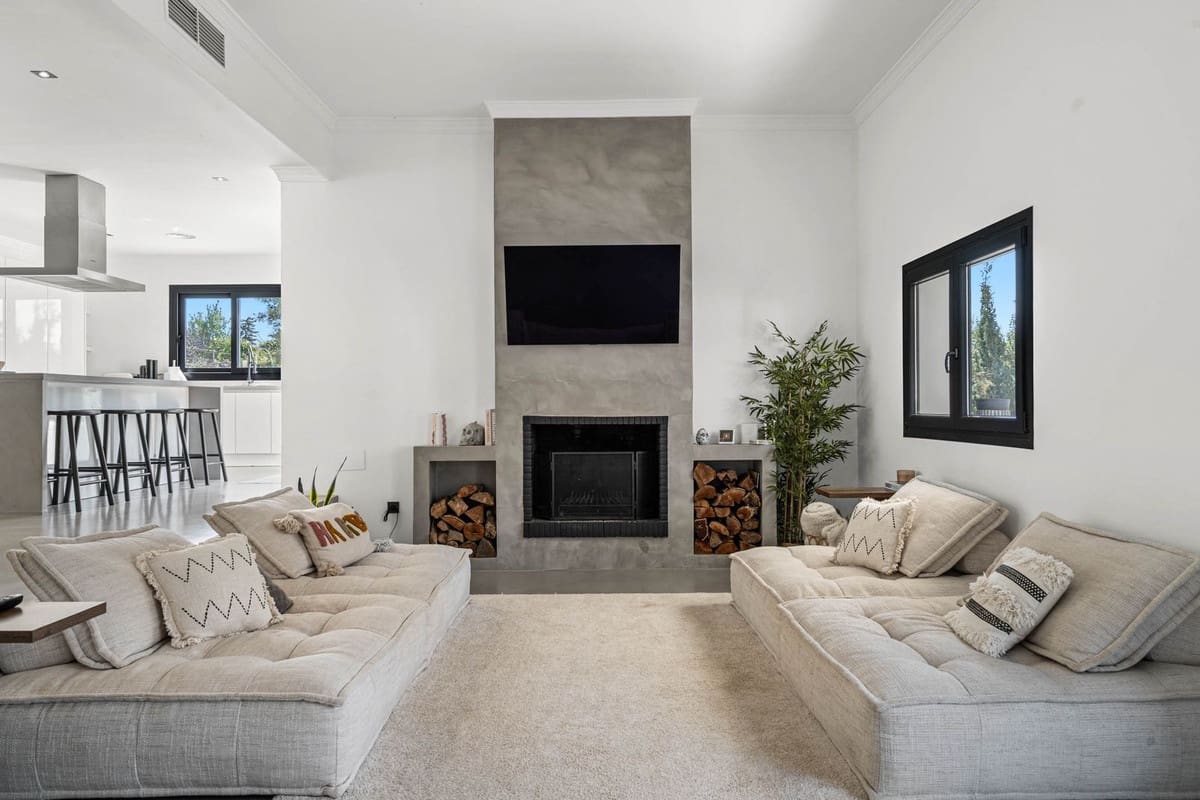 5 Zimmer Villa zu verkaufen in Estepona - 995.000 € (Ref: 9664013)