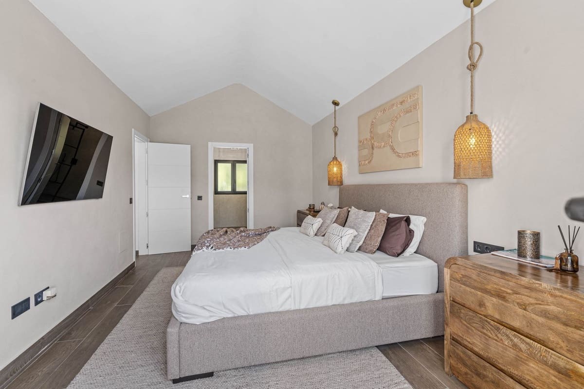 5 Zimmer Villa zu verkaufen in Estepona - 995.000 € (Ref: 9664013)