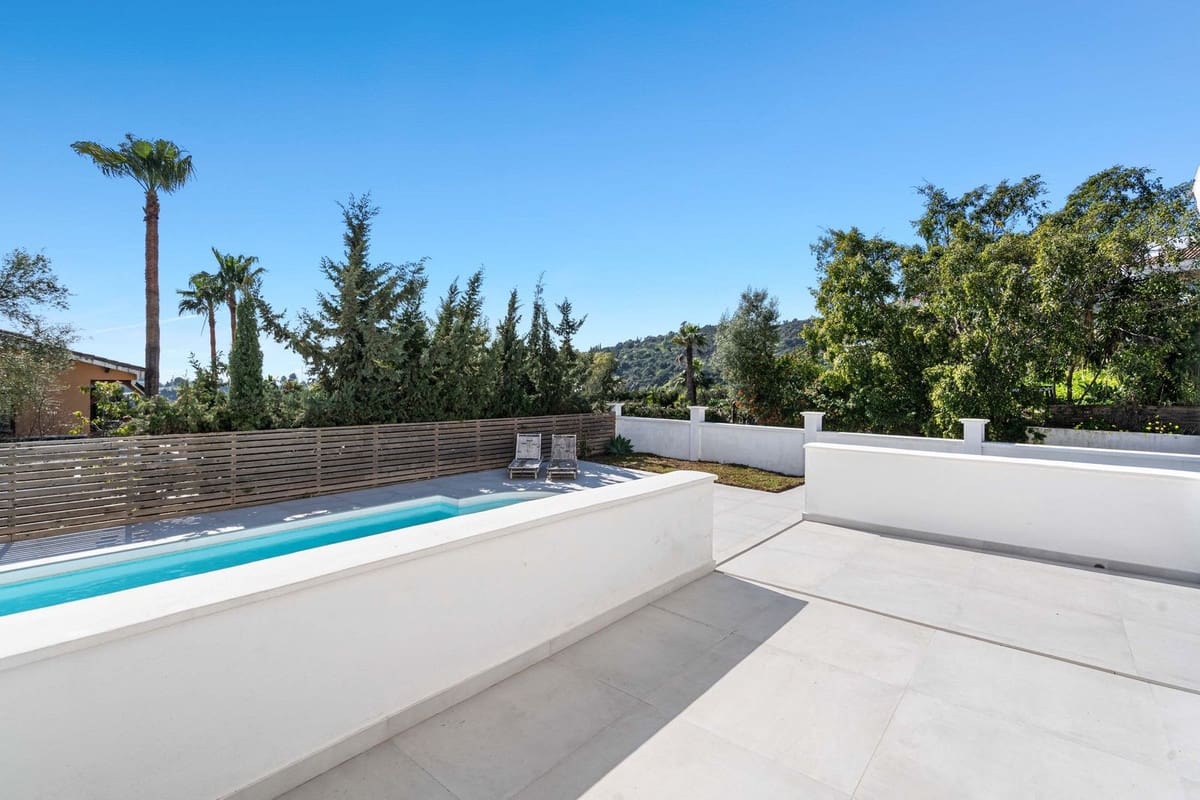 5 Zimmer Villa zu verkaufen in Estepona - 995.000 € (Ref: 9664013)