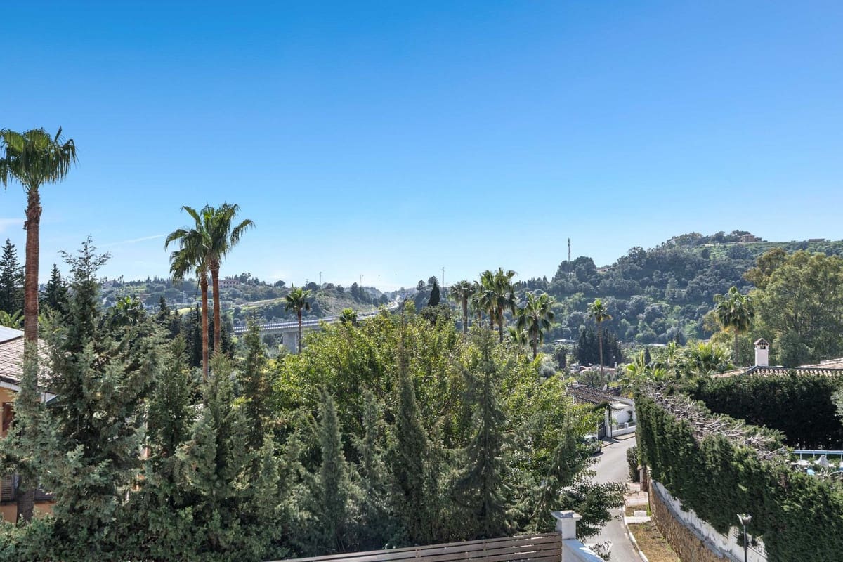 5 Zimmer Villa zu verkaufen in Estepona - 995.000 € (Ref: 9664013)