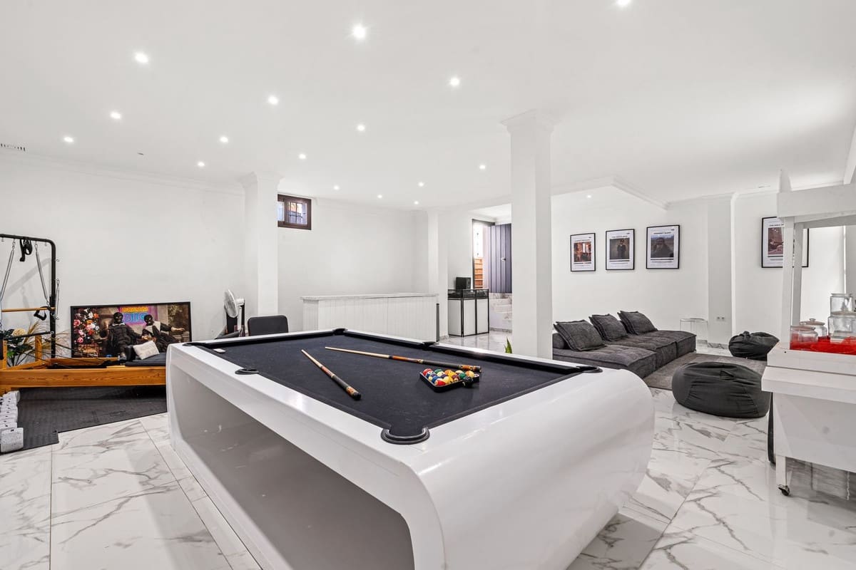 5 soveværelse Villa til salg i Estepona - € 995.000 (Ref: 9664013)