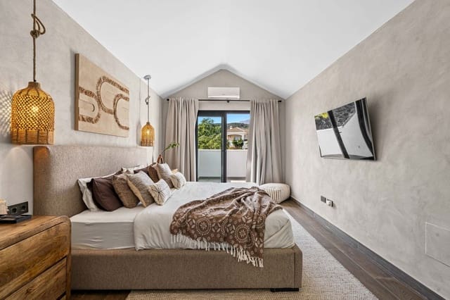 5 makuuhuone Huvila myytävänä paikassa Centro, Estepona - 995 000 € (Ref: 9664013)