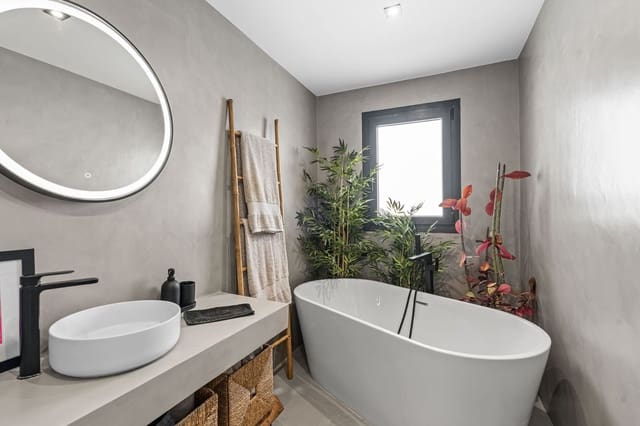 5 makuuhuone Huvila myytävänä paikassa Centro, Estepona - 995 000 € (Ref: 9664013)
