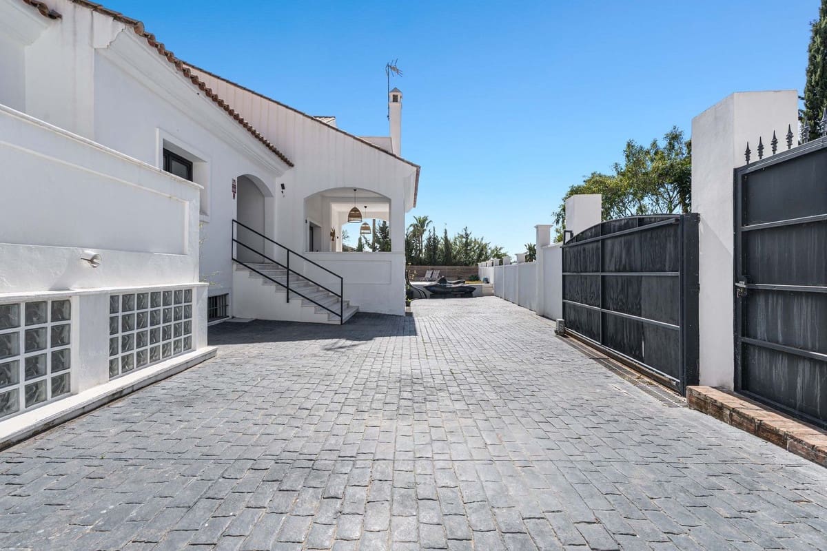 5 soveværelse Villa til salg i Estepona - € 995.000 (Ref: 9664013)