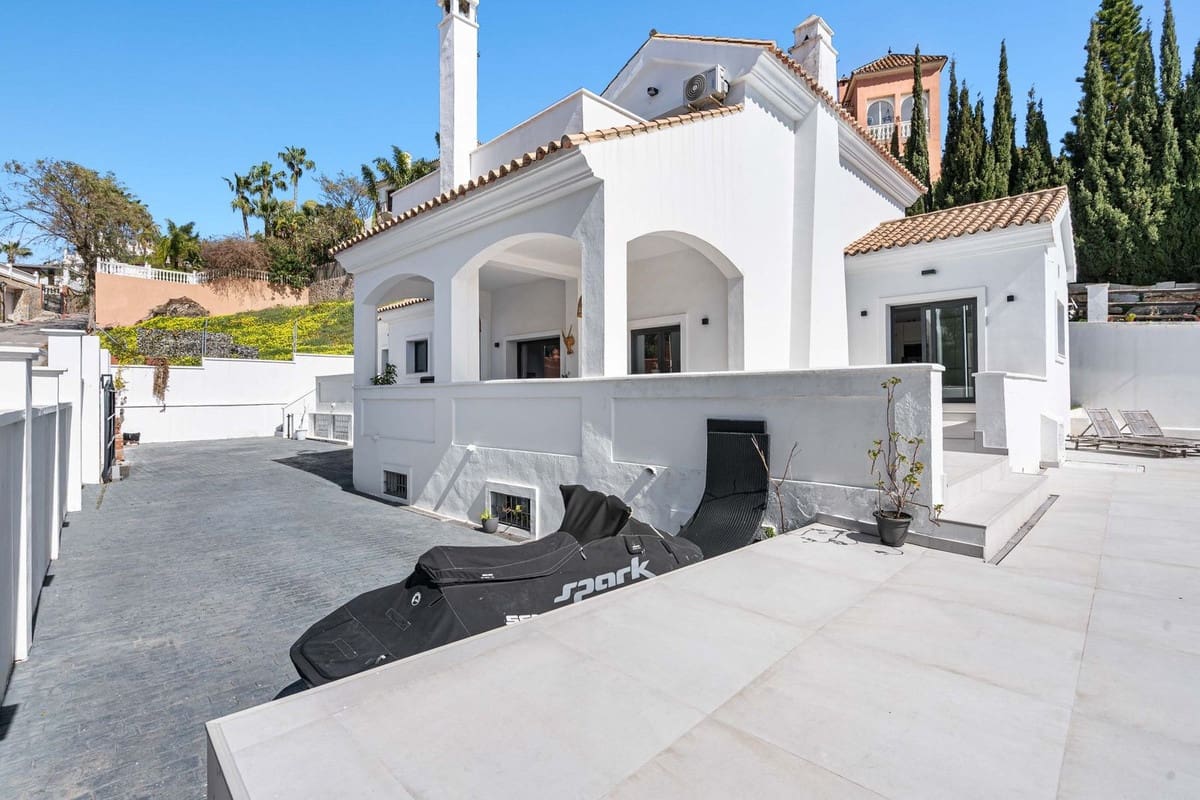 5 soveværelse Villa til salg i Estepona - € 995.000 (Ref: 9664013)