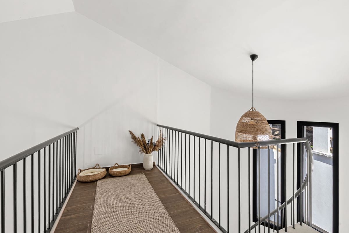 5 soveværelse Villa til salg i Estepona - € 995.000 (Ref: 9664013)