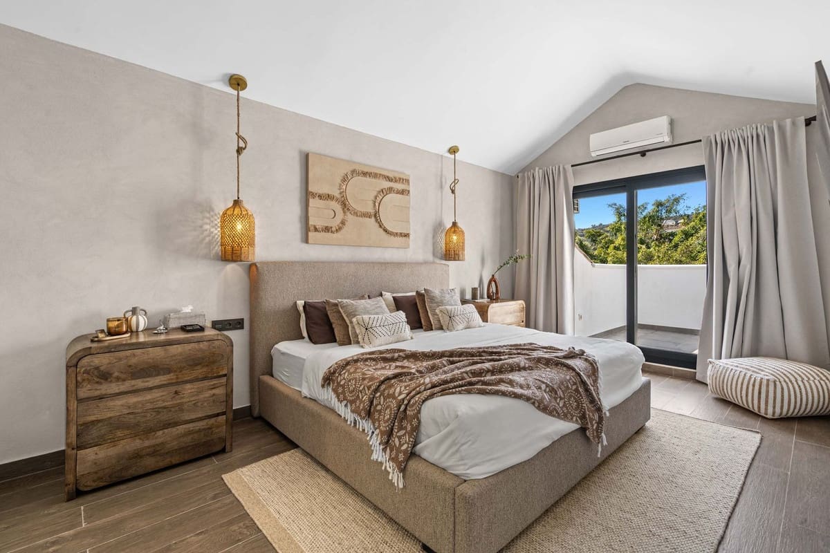 5 soveværelse Villa til salg i Estepona - € 995.000 (Ref: 9664013)