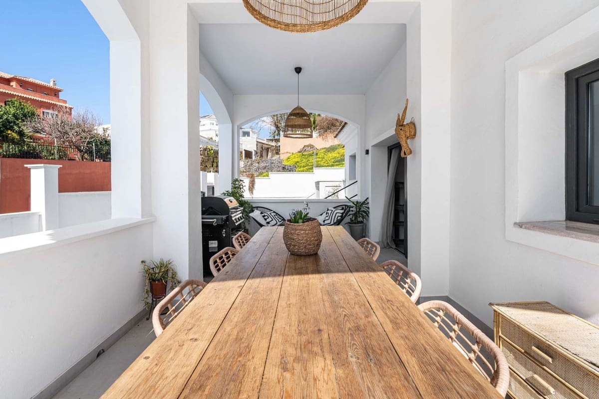 5 soveværelse Villa til salg i Estepona - € 995.000 (Ref: 9664013)