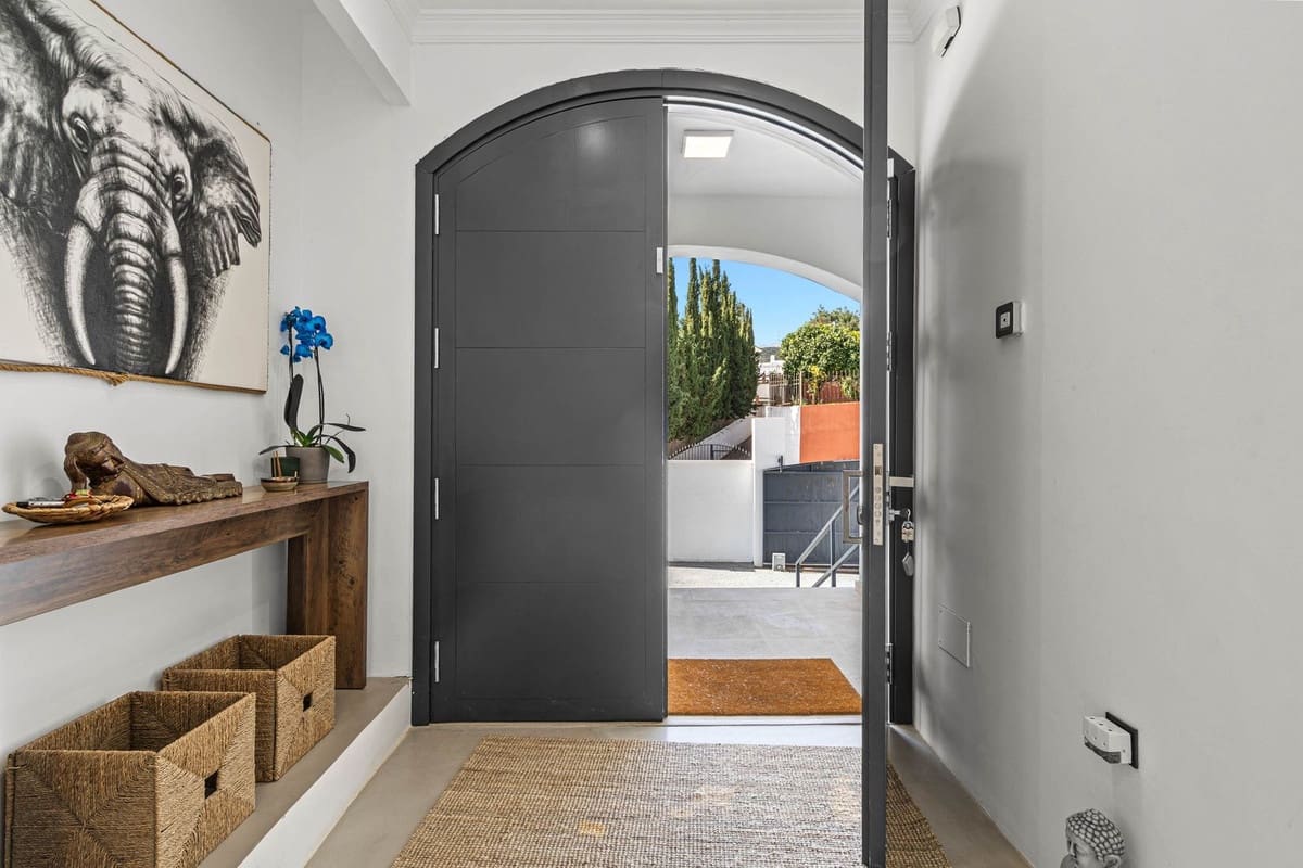 5 soveværelse Villa til salg i Estepona - € 995.000 (Ref: 9664013)
