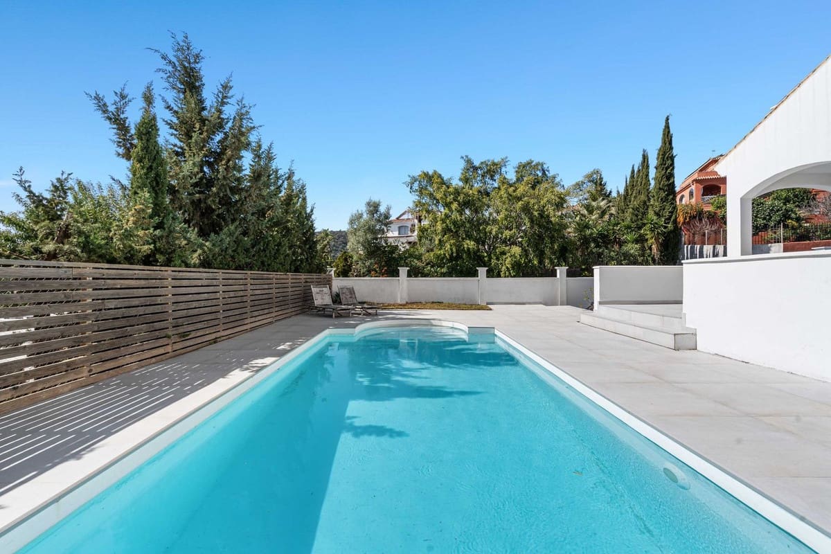 5 soveværelse Villa til salg i Estepona - € 995.000 (Ref: 9664013)