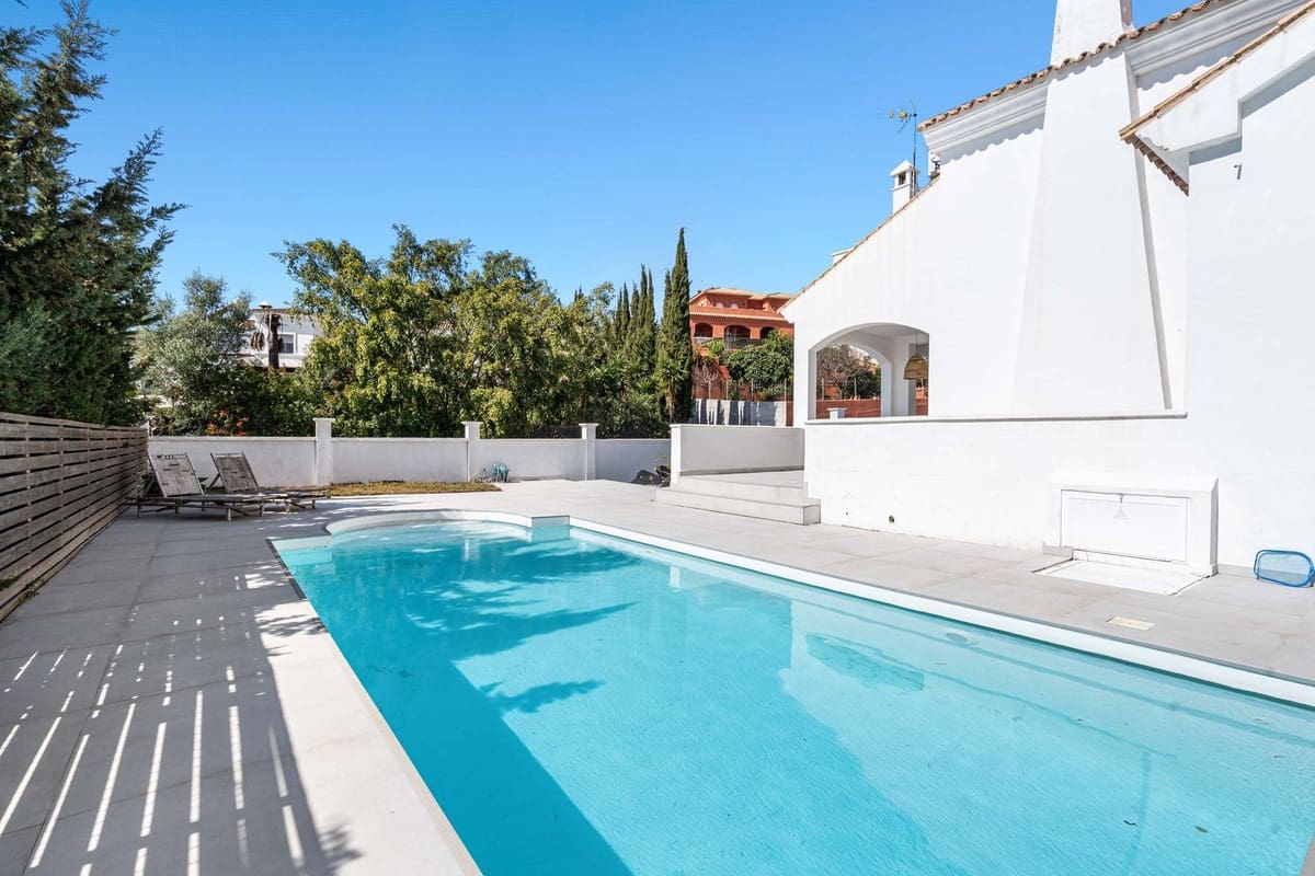 5 soveværelse Villa til salg i Estepona - € 995.000 (Ref: 9664013)
