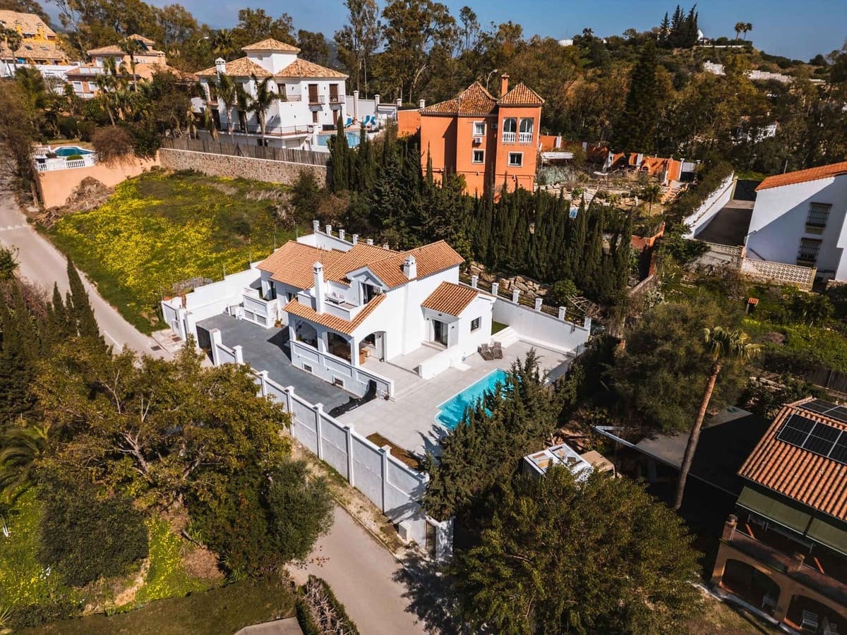 5 soveværelse Villa til salg i Estepona - € 995.000 (Ref: 9664013)