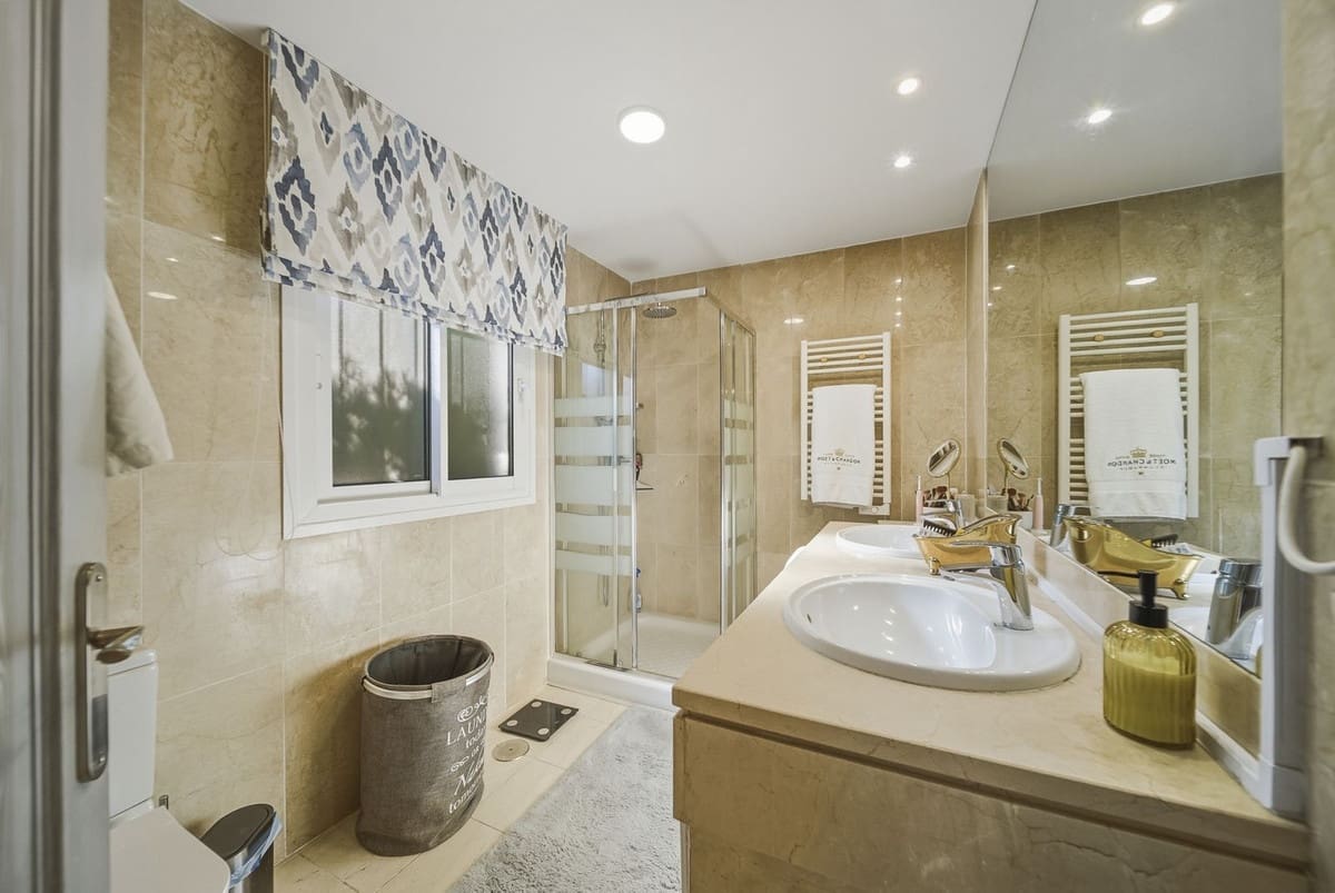 3 sovrum Villa till salu i Benalmadena Costa med pool - 795 000 € (Ref: 9664014)