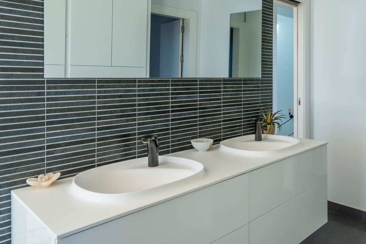 3 soveværelse Villa til salg i El Faro med swimmingpool garage - € 995.000 (Ref: 9664015)