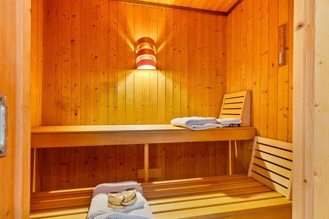 2 sypialnia Willa na sprzedaż w Benahavís pueblo, Benahavís z basenem garażem - 986 000 € (Ref: 9664016)