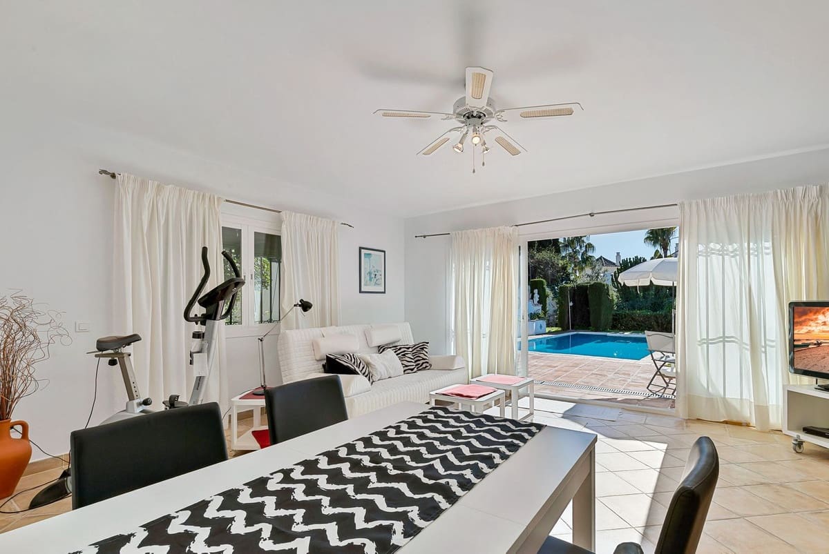 Chalet de 2 habitaciones en Benahavís en venta con piscina garaje - 986.000 € (Ref: 9664016)