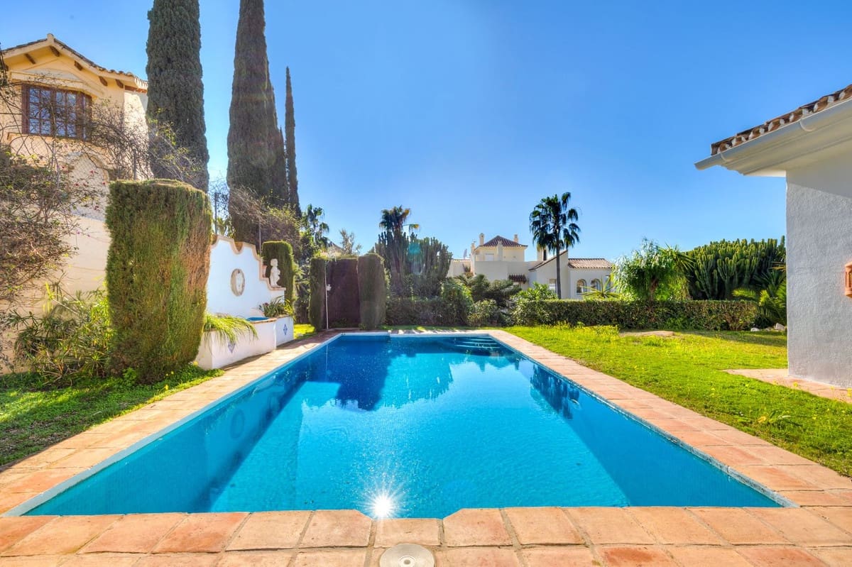 Chalet de 2 habitaciones en Benahavís en venta con piscina garaje - 986.000 € (Ref: 9664016)