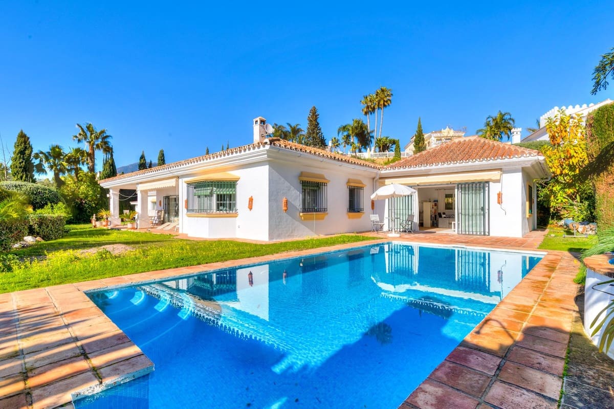 Chalet de 2 habitaciones en Benahavís en venta con piscina garaje - 986.000 € (Ref: 9664016)