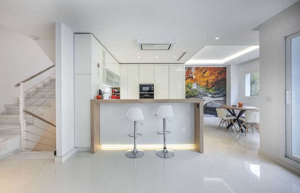 Chalet de 5 habitaciones en Benalmádena en venta con piscina - 750.000 € (Ref: 9664017)