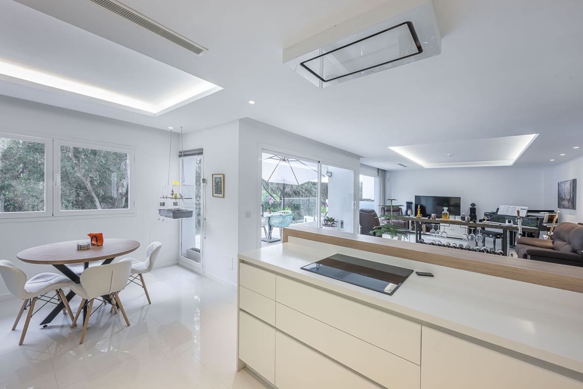 Chalet de 5 habitaciones en Benalmádena en venta con piscina - 750.000 € (Ref: 9664017)