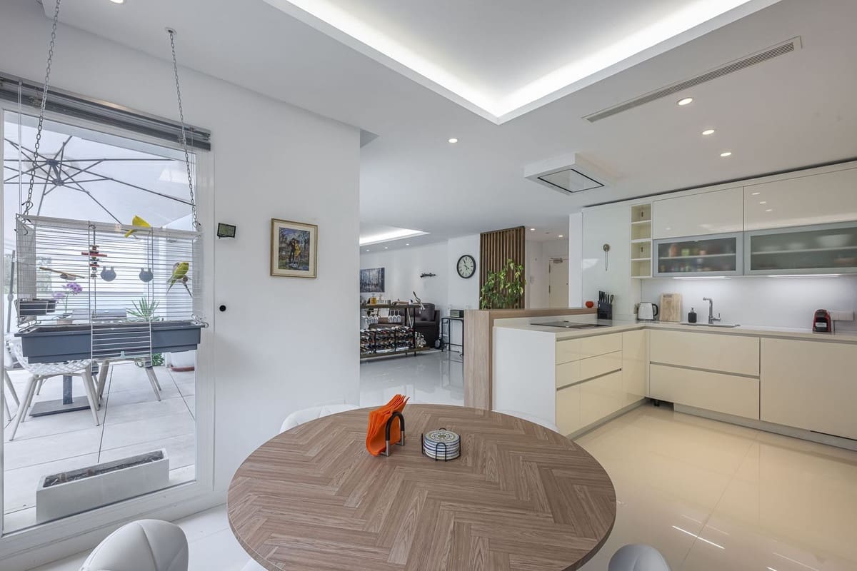 Chalet de 5 habitaciones en Benalmádena en venta con piscina - 750.000 € (Ref: 9664017)