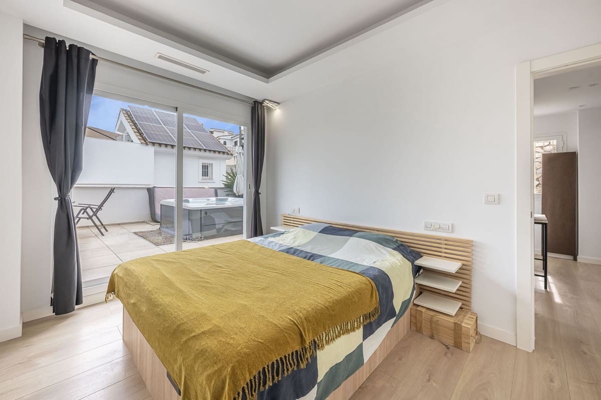 Chalet de 5 habitaciones en Benalmádena en venta con piscina - 750.000 € (Ref: 9664017)