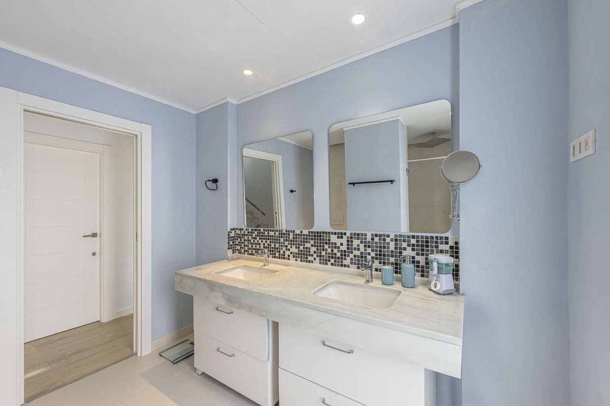 Chalet de 5 habitaciones en Benalmádena en venta con piscina - 750.000 € (Ref: 9664017)